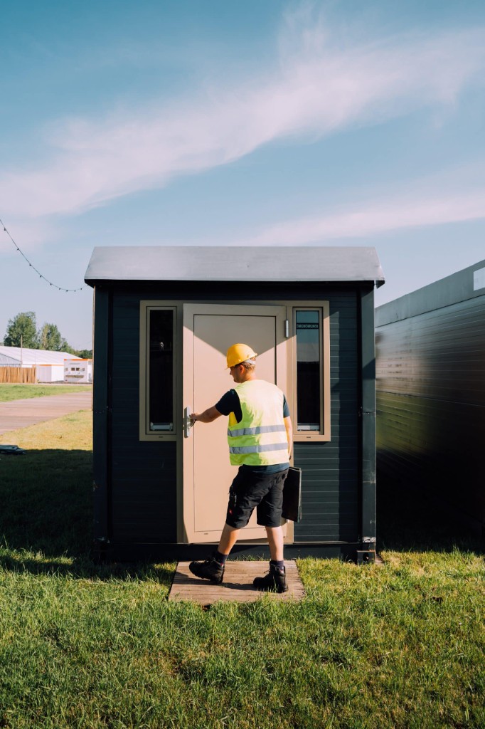 Crewlid bij cabine